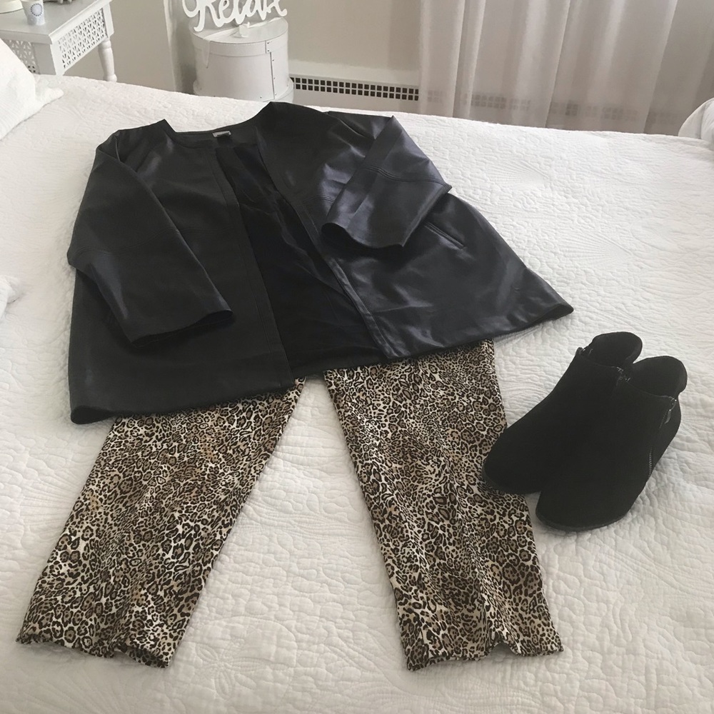 Chico’s So slimming Juliet slim leg pants